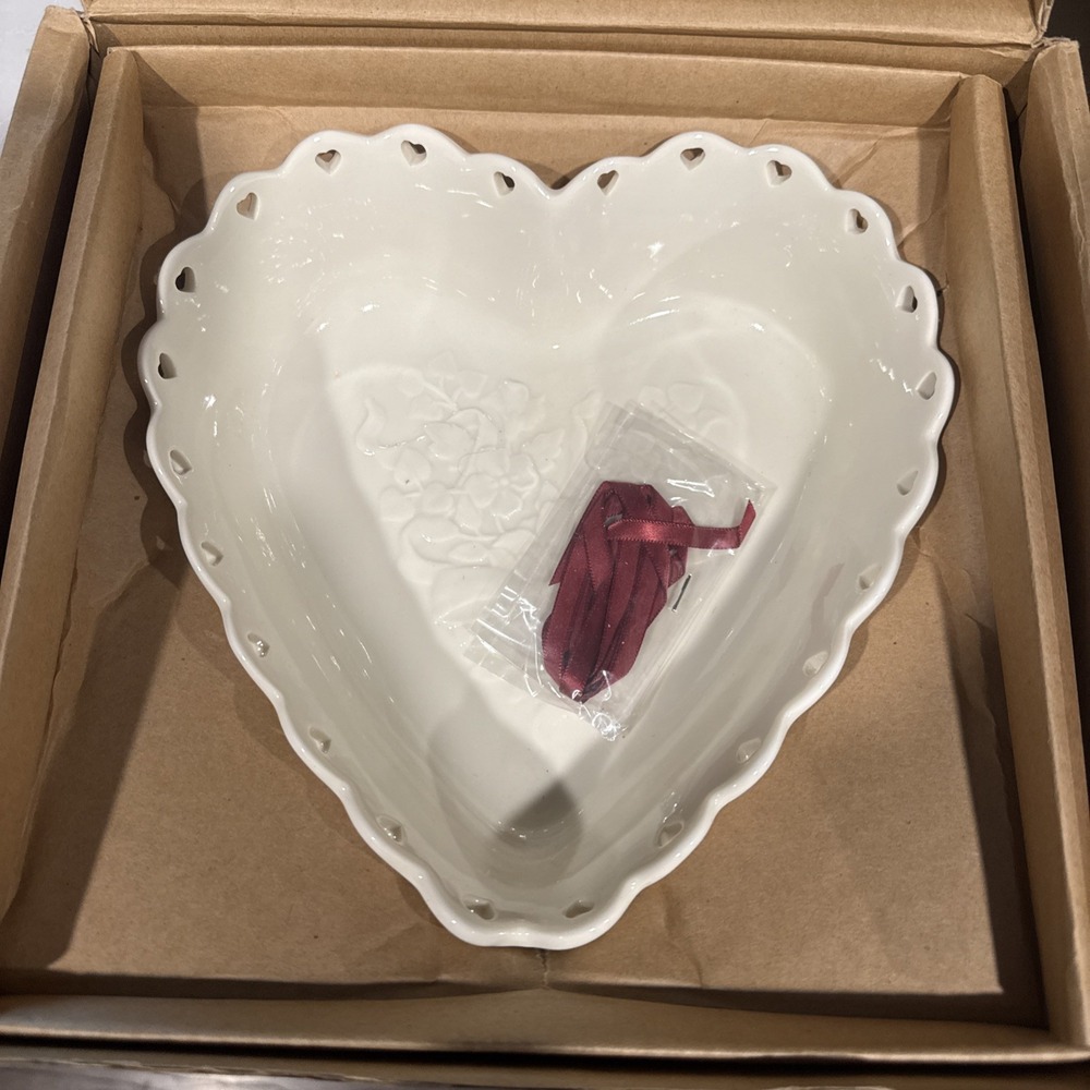 Longaberger Sweetest Heart Dish Bowl 8" Sweetheart #31081